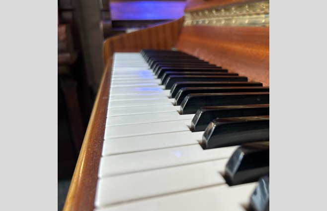 Bentley Satin Mahogany 108 Modern Compact Upright Piano, Used Trade Price Bargain (SN:148121) - Image 6